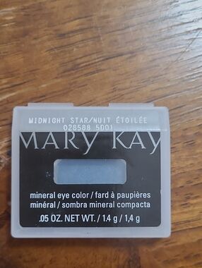 New in packaging! Mary Kay Midnight Star dark blue mineral powder eye color